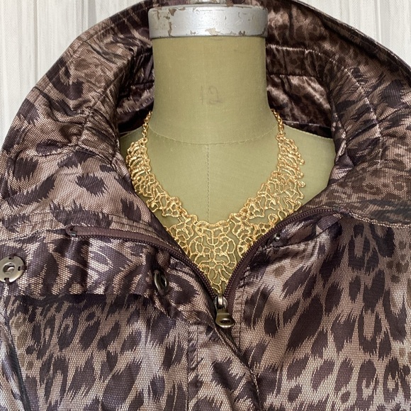 Elegant Animal Print Trench Coat - Picture 3 of 15